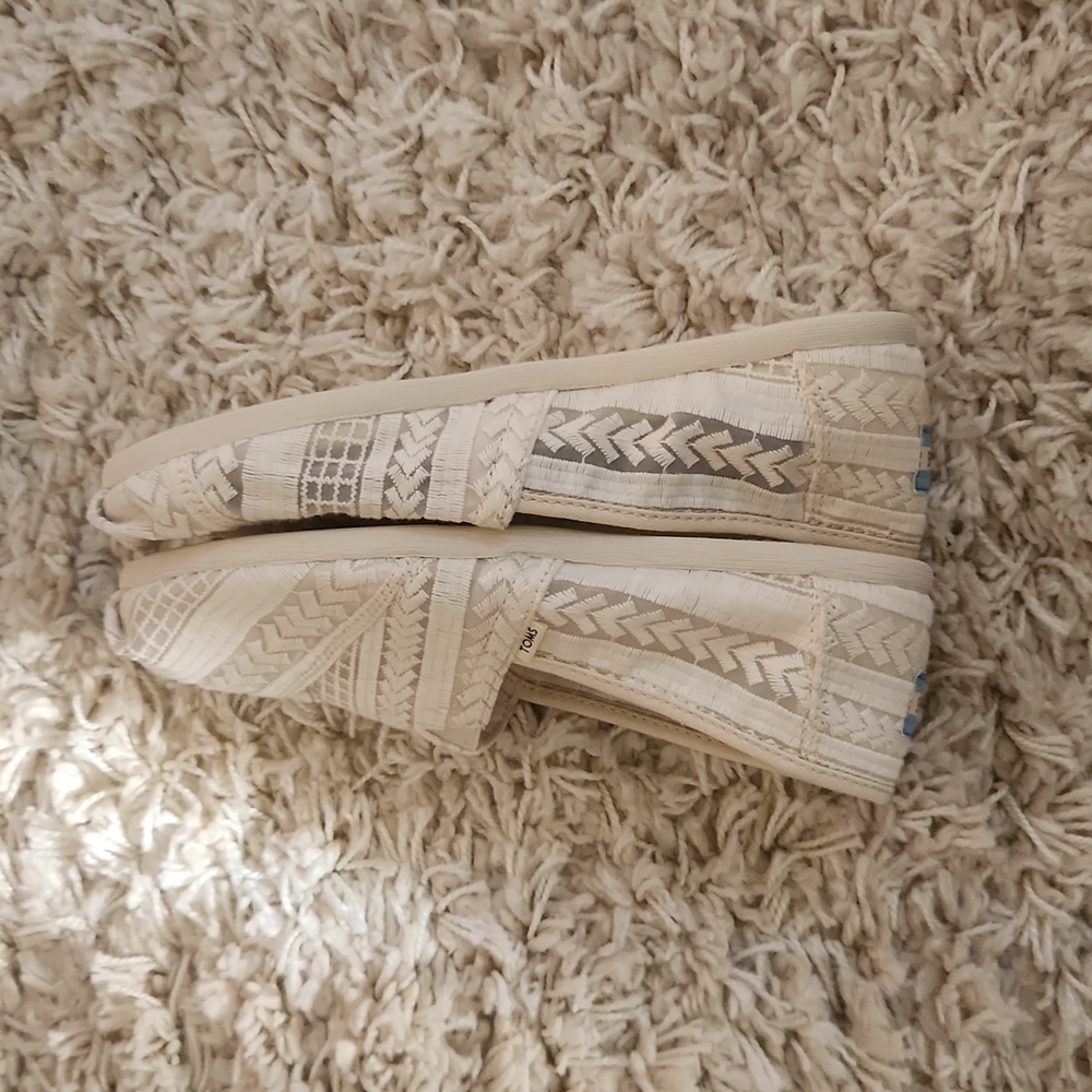 Size 6 Women's Toms - Picture 3 of 5